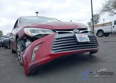 2015 Toyota Camry Xle V6 z USA, uszkodzony, nr VIN 4T1BK1FK7FU558040